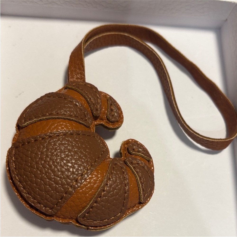Croissant  Keychain - Picture 2 of 2